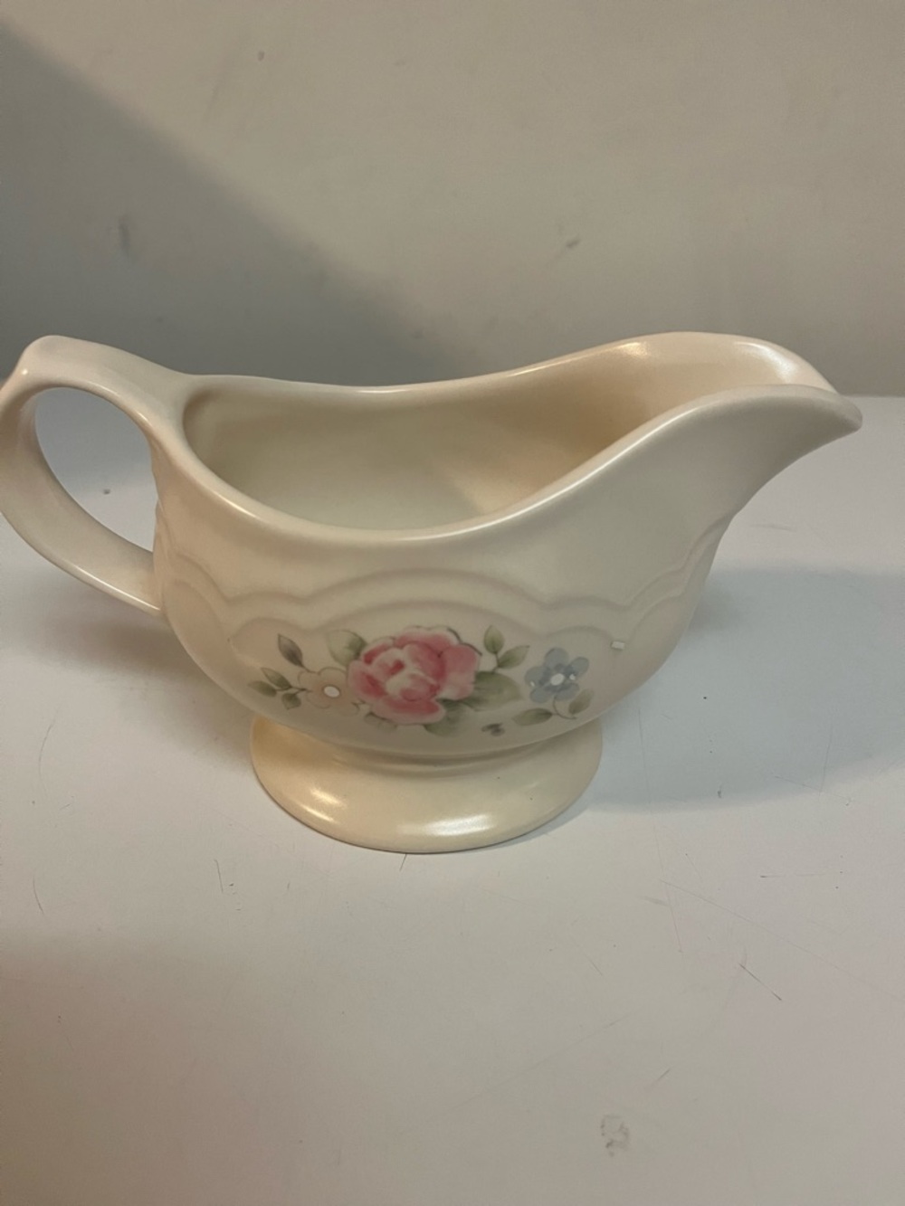 Pfaltzgraff Retired Vintage Tea Rose Stoneware Gravy Boat. Cottagecore